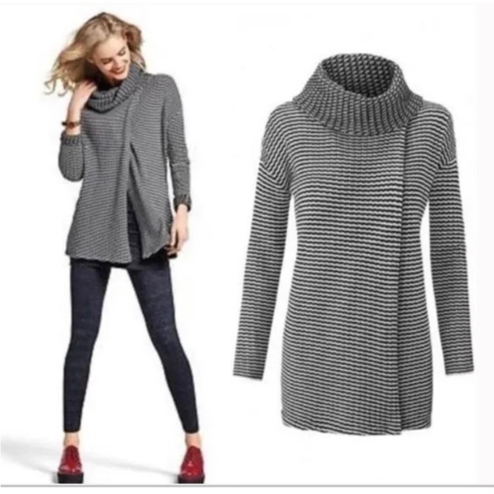 Cabi Fergie split turtleneck sweater XL